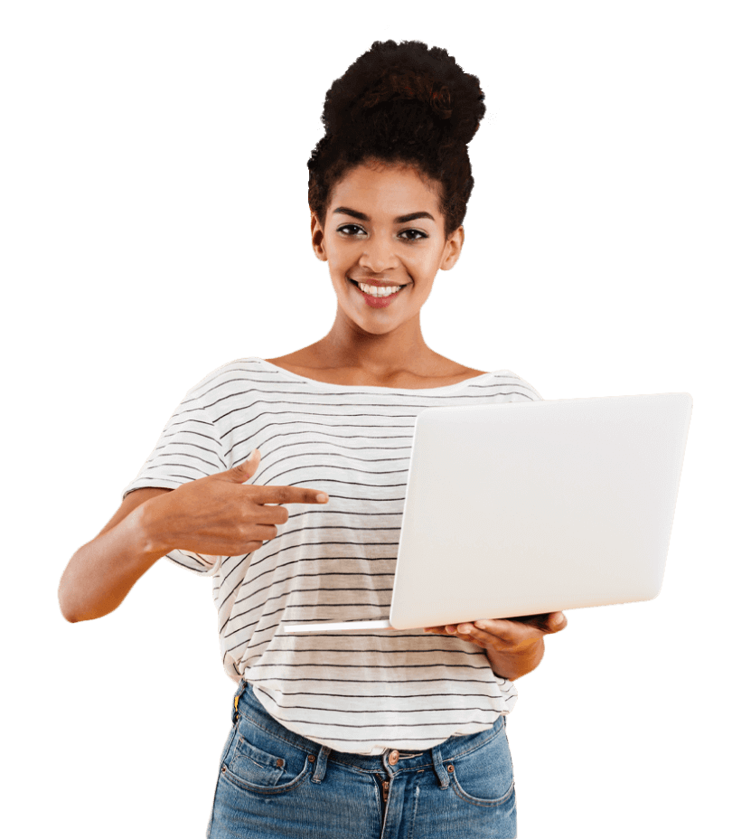 Jovem segurando laptop.