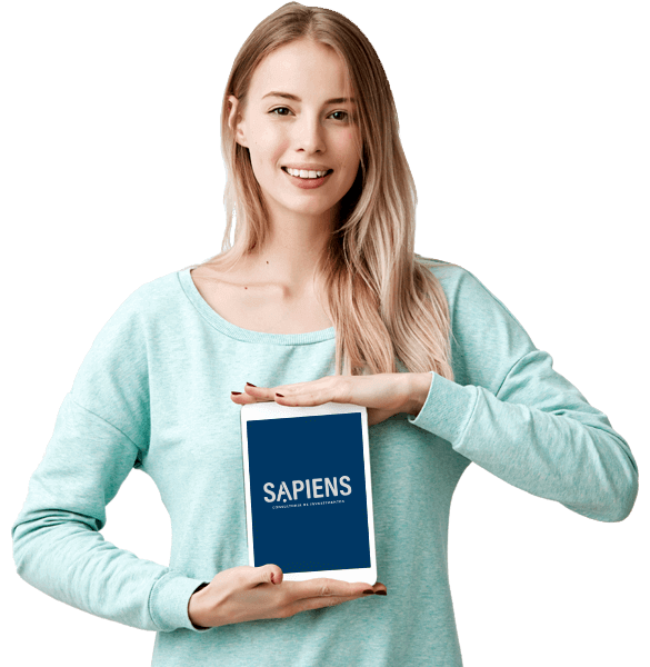 Jovem olhando para celular